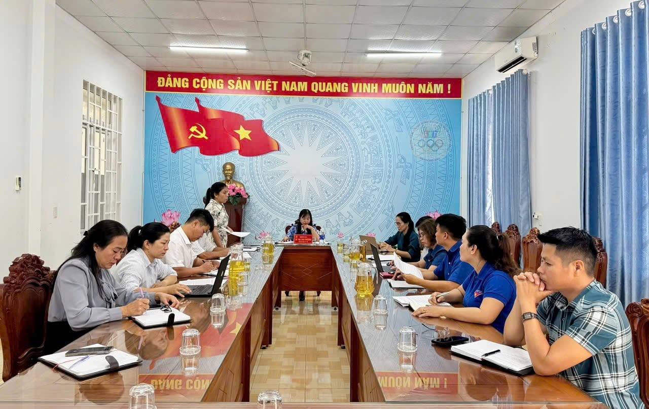 Thường trực Đảng ủy xã đã tổ chức Hội nghị giao ban với Ủy ban Mặt trận Tổ quốc Việt Nam xã và các tổ chức chính trị - xã hội xã